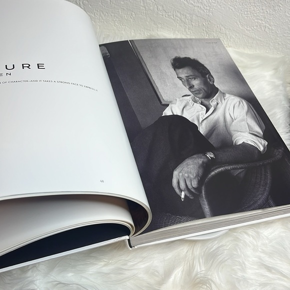 CHANEL White Hardcover Book by Jacques Helleu - Picture 14 of 14